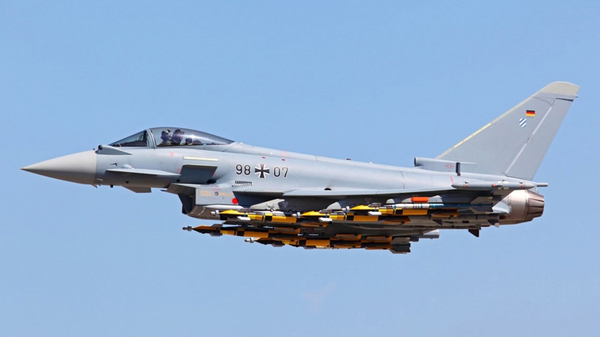 “沿海冲刺：海岸线上的极速狂奔”，海岸线走向